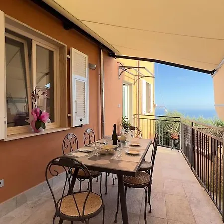 Casa Camelia Воластра